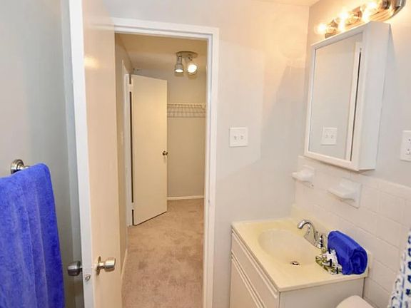 3rd image of 801 N Pitt St APT 611