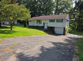40 Oak Hill Ter, Penfield, NY 14526