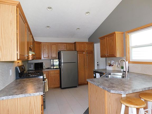 5th image of 968 Sunset Hills Ct NW