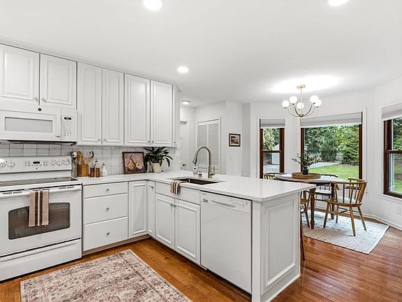 5th image of 235 Carriage Station Cir