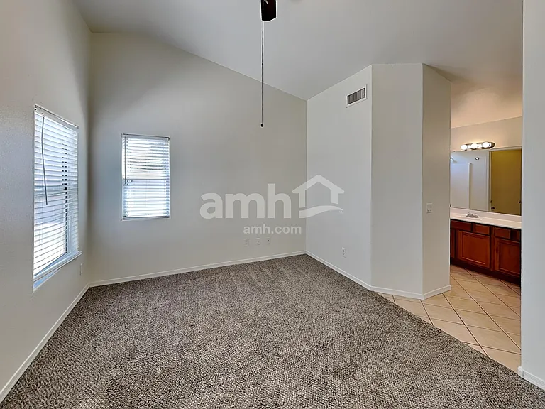7729 W Rancho Dr — Photo 8