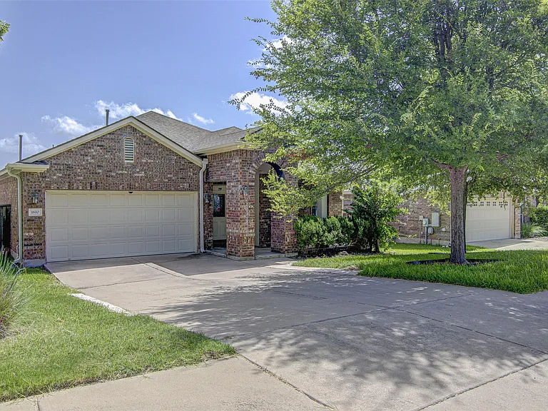 1610 Greenside Dr — Photo 1