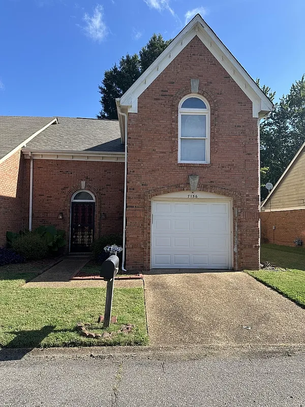 3 bed, 2.0 bath, 1728 sqft, $1,575 — Photo 1