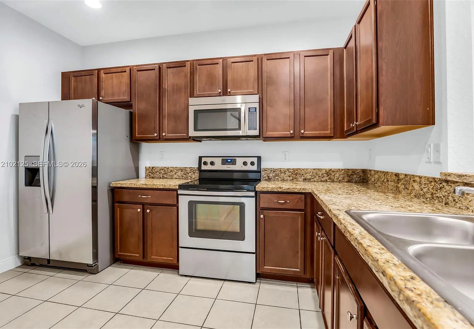 Cobblestone Ii Condo — Photo 3