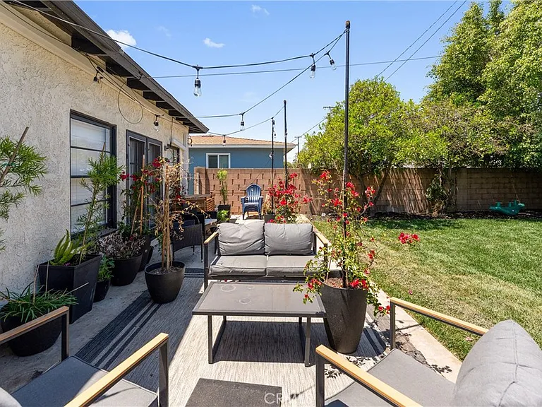923 W Maple Ave — Photo 15