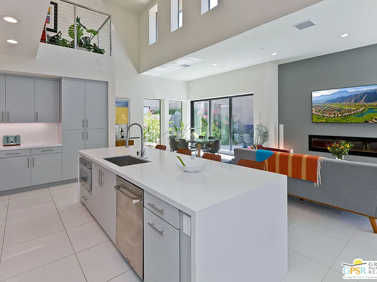 222 Vista Ter — Photo 2
