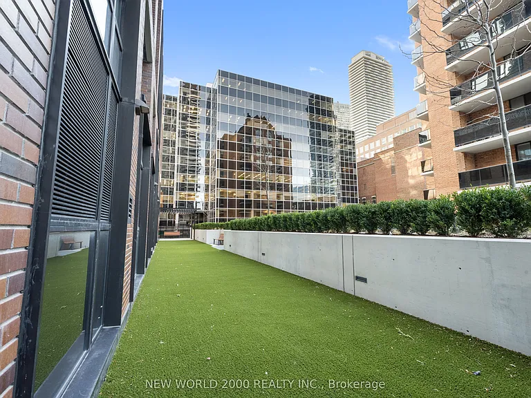101 Roehampton Ave #2213 — Photo 40