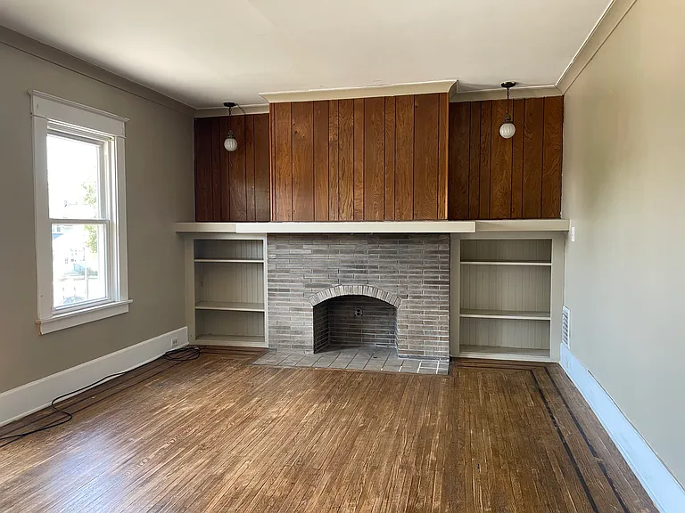 151 Saranac Ave #UPPER FRONT — Photo 4