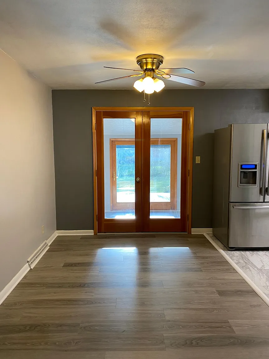 1501 Cambridge Dr photo 1