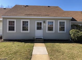 33 Plaza Dr, Englishtown, NJ 07726