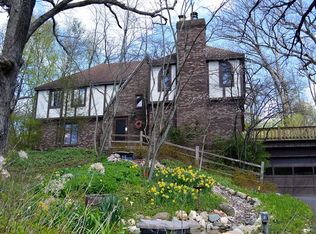 40W015 Oak Ridge Rd, St Charles, IL 60175