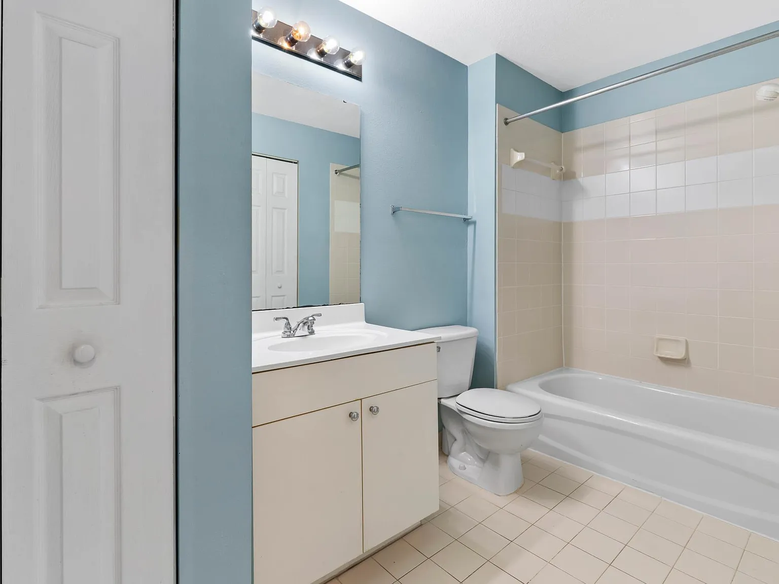 1 bed, 910 sqft, $1,695 — Photo 3