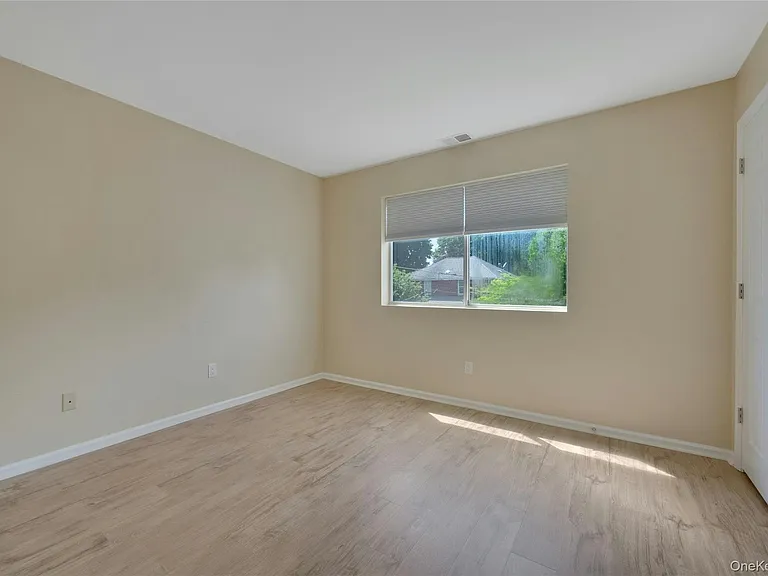 19 Edison Pl #2 — Photo 19