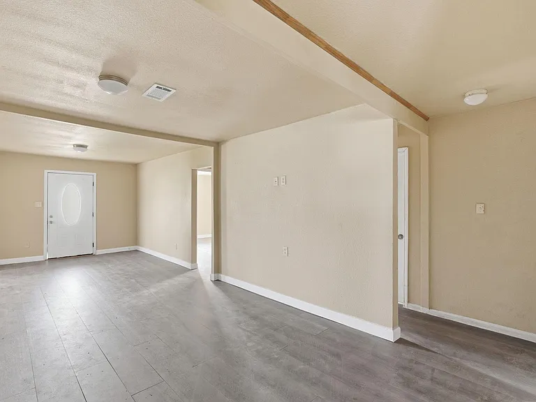 2411 Leffingwell St — Photo 9