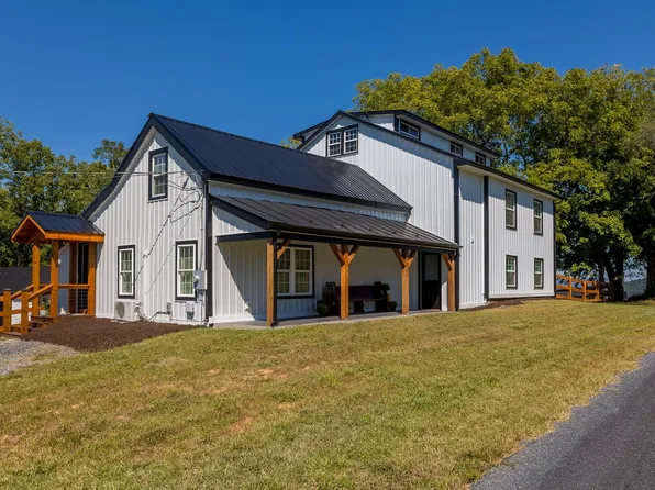 112 Twin Hill Rd, Stuarts Draft, VA 24477