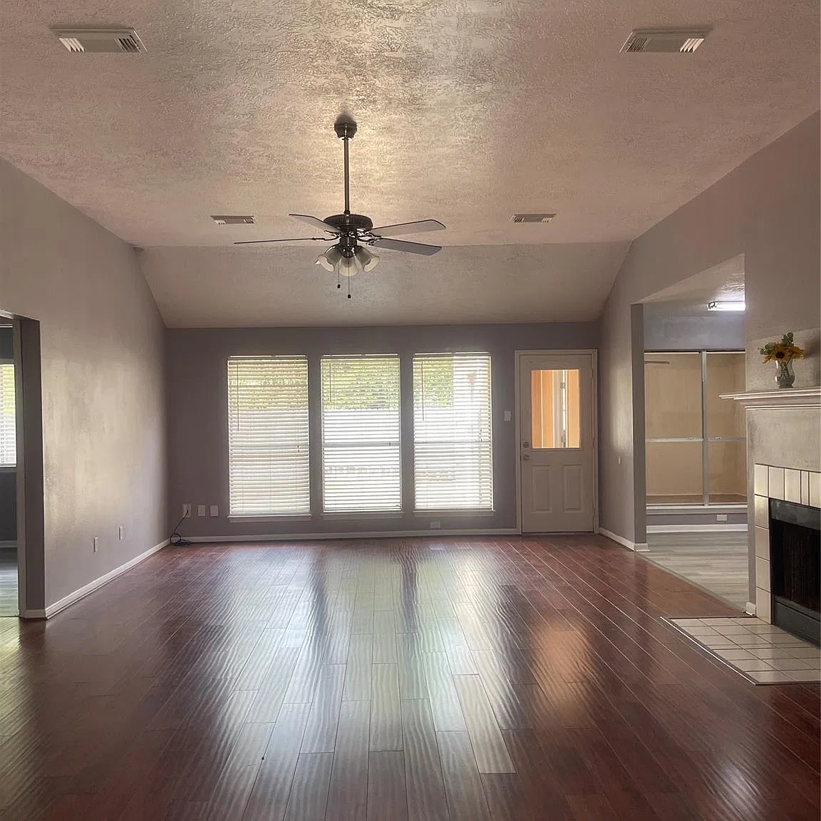 3 bed, 2.0 bath, 1496 sqft, $1,700 — Photo 4