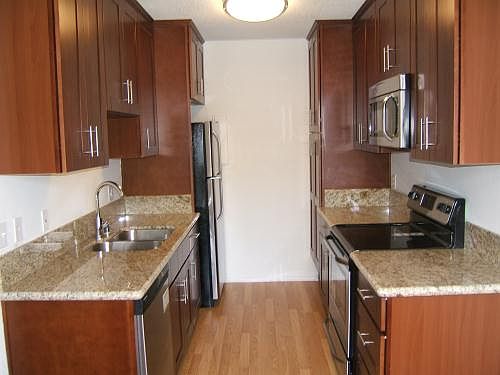 5th image of 1850 Greenfield Ave APT 14