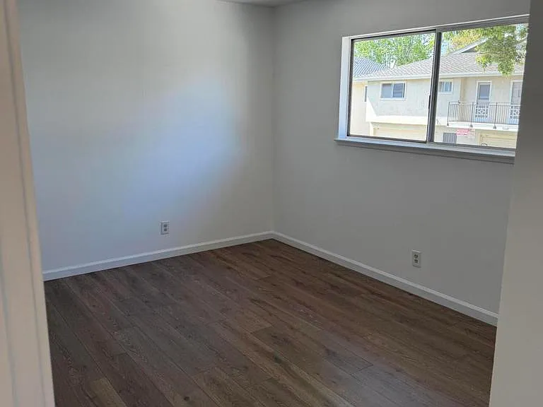 717 Halyard St — Photo 5