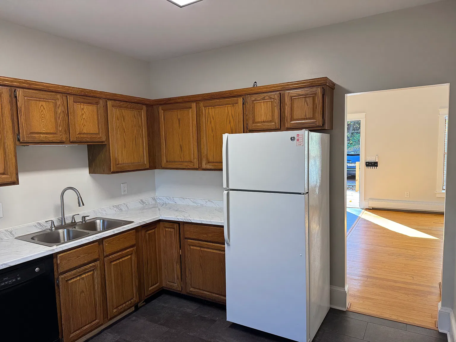 2 bed, 1200 sqft, $1,700 — Photo 4