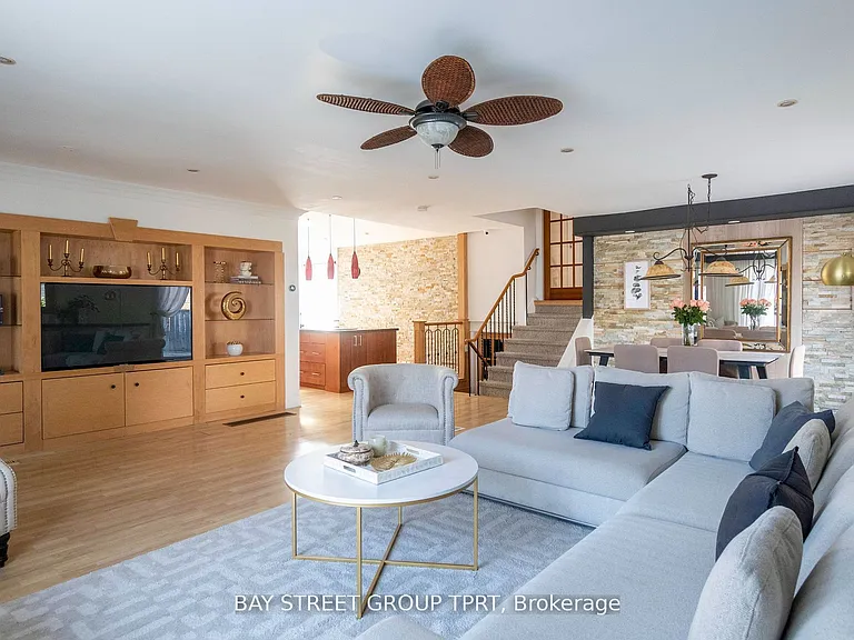 6 Blackthorn Ln — Photo 4