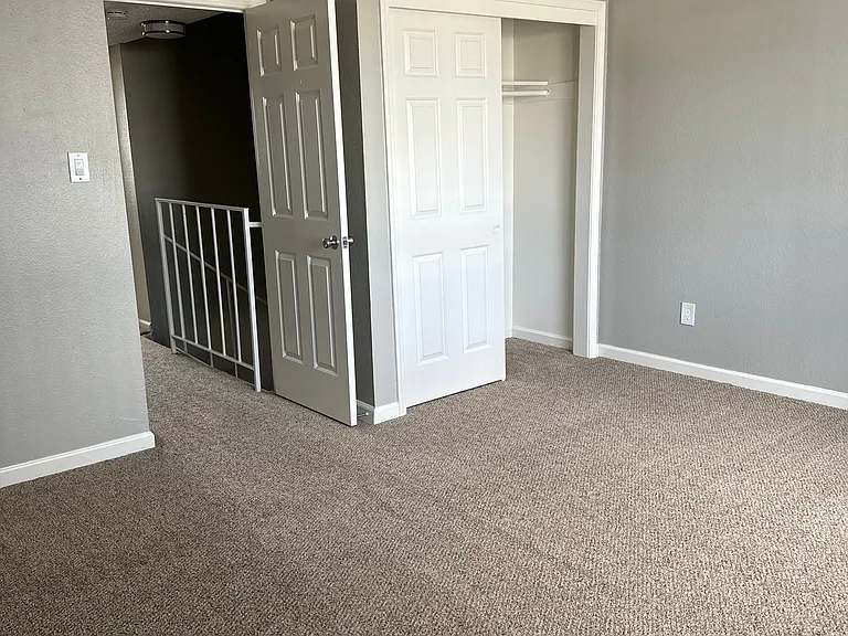 Pointe Townhomes — Photo 7