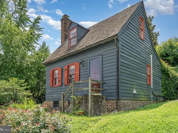 210 Sophia St, Fredericksburg, VA 22401