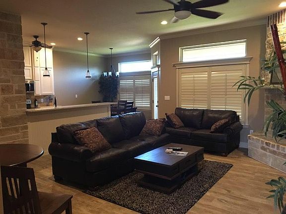 2nd image of 365 Brazos Dr