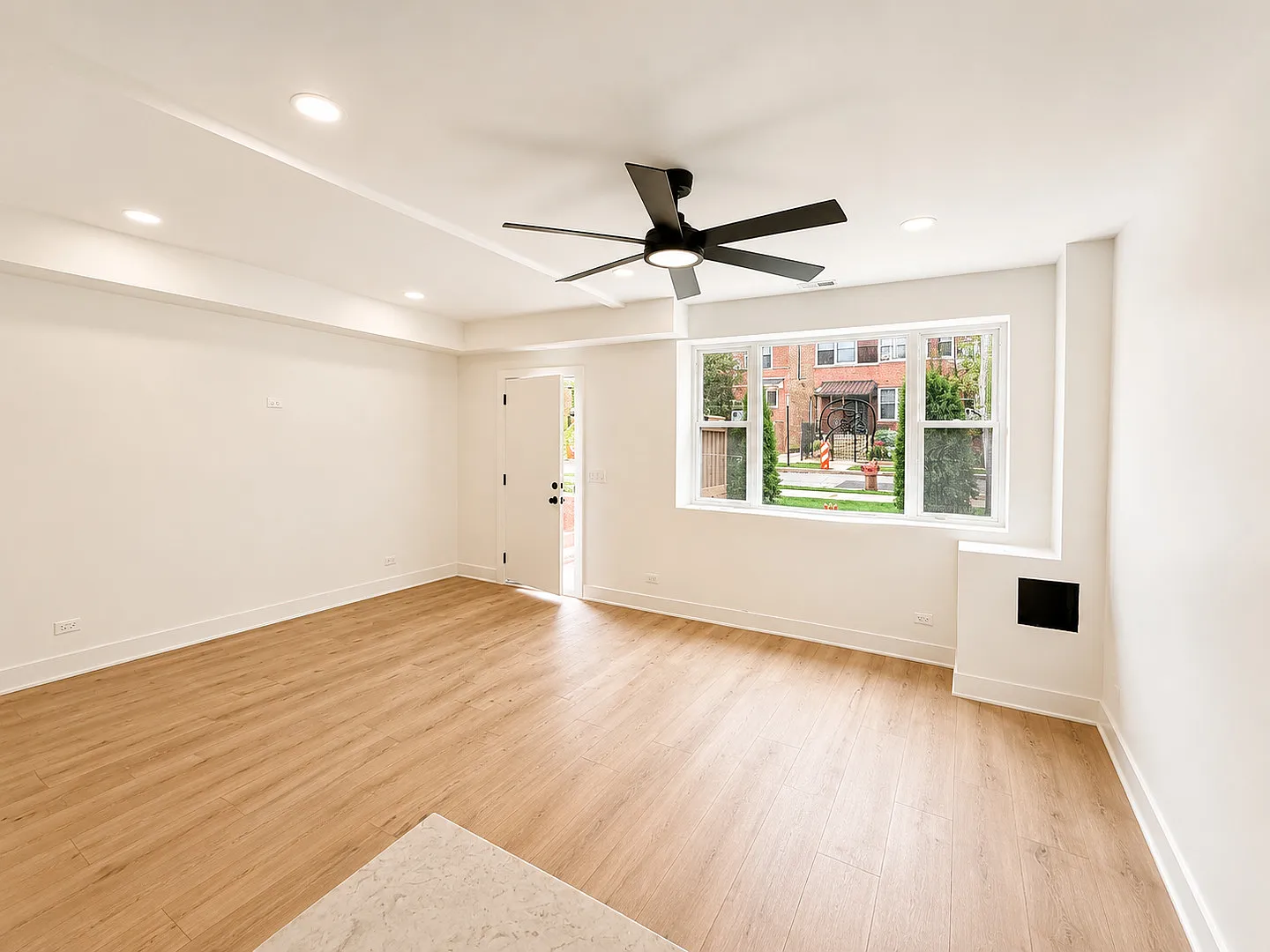2 bed, 1100 sqft, $2,850 — Photo 3