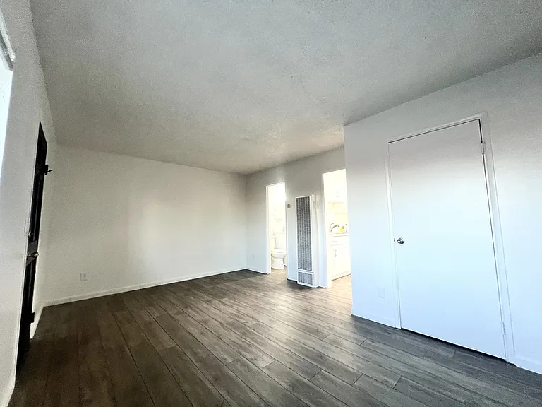 4006 Ingraham St #3 — Photo 6