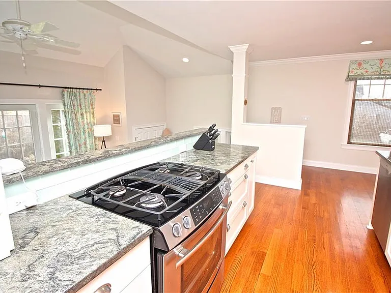 190 Coggeshall Ave — Photo 12