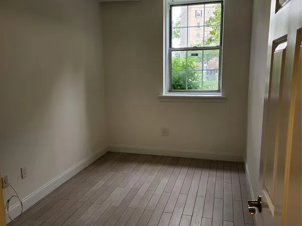 30-47 Hobart Street image 8 of 12