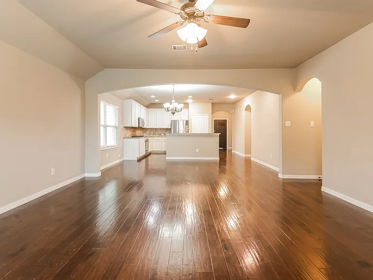 121 Pleasant Hill Ln — Photo 4