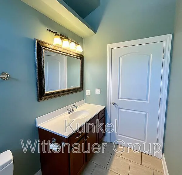 409 W Washington St #D — Photo 12