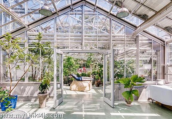 Greenhouse sculpture garden