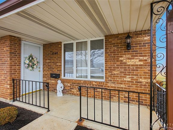 4th image of 1040 Carson Ln