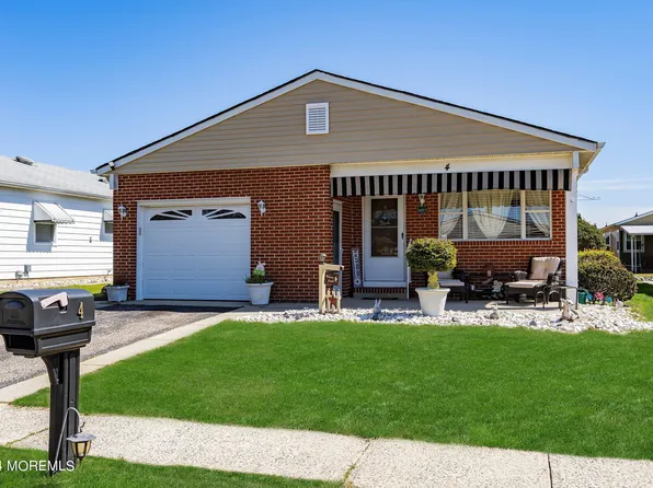 4 Saint Francois Court, Toms River, NJ 08757