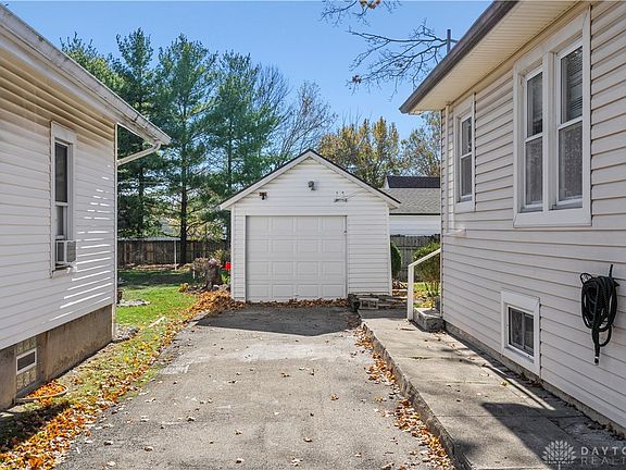 3rd image of 522 Bellaire Ave