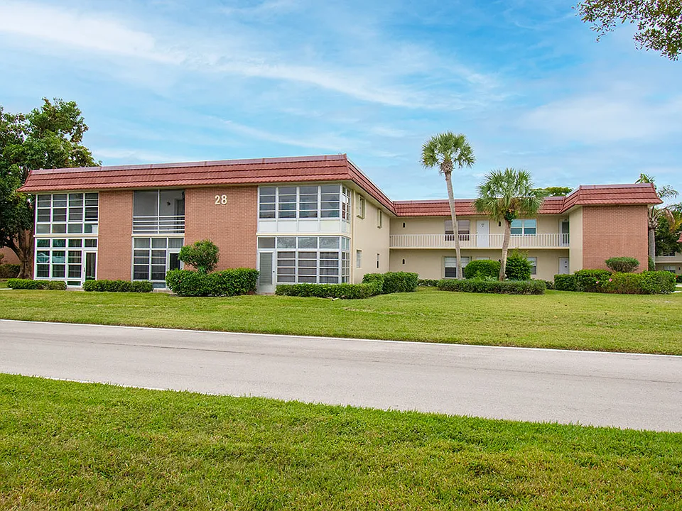 28 Pine Arbor Ln #206