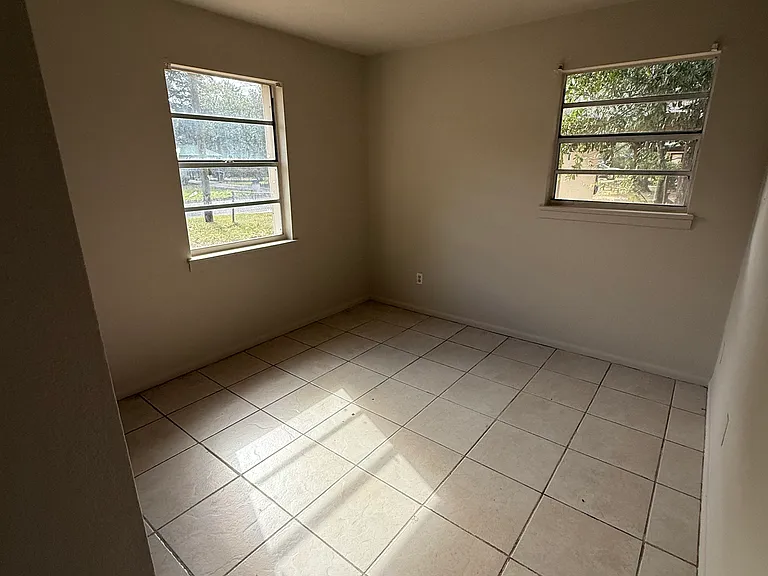 708 La Salle Way — Photo 9