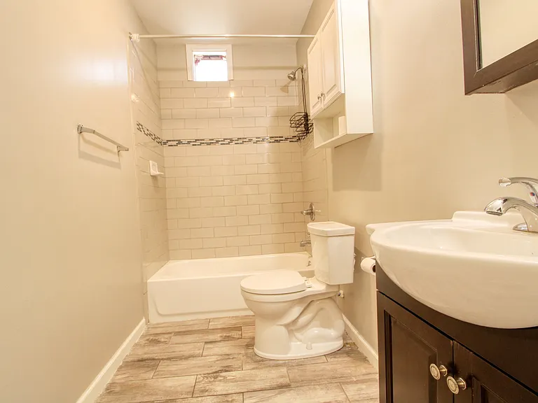 596 Ontario St #6 — Photo 4