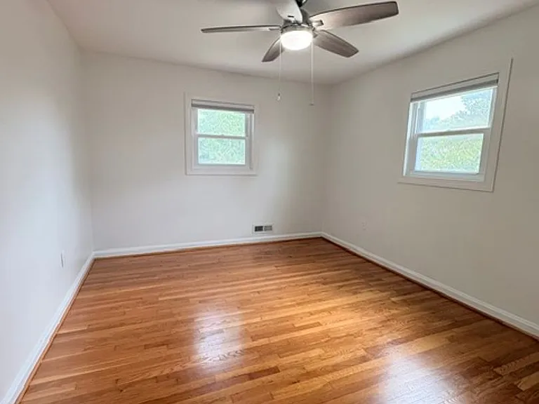 9714 Admiralty Dr — Photo 21