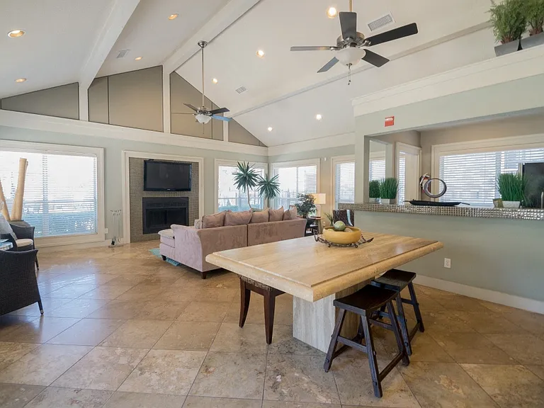 Woodchase Apartments — Photo 5