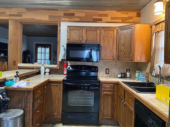 3rd image of 303 E Grand Ave