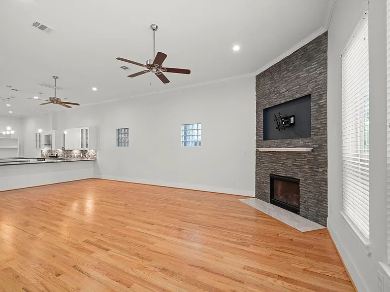 206 Burr St #A — Photo 19