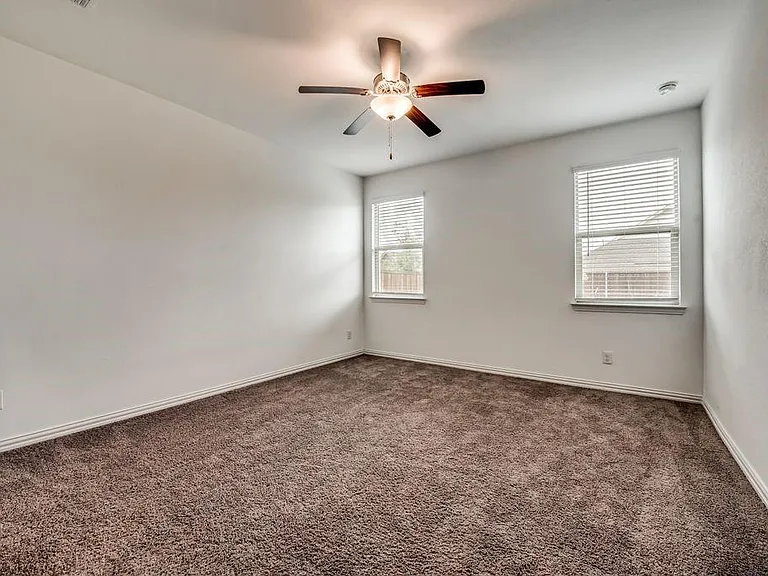 5836 Priory Dr — Photo 15