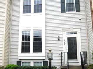 7730 Effingham Sq, Alexandria, VA 22315