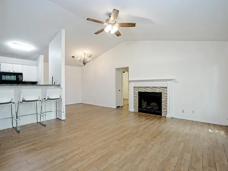 439 Sailmaster St #B — Photo 8