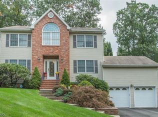 27 Sherbrook Dr, Rockaway, NJ 07866