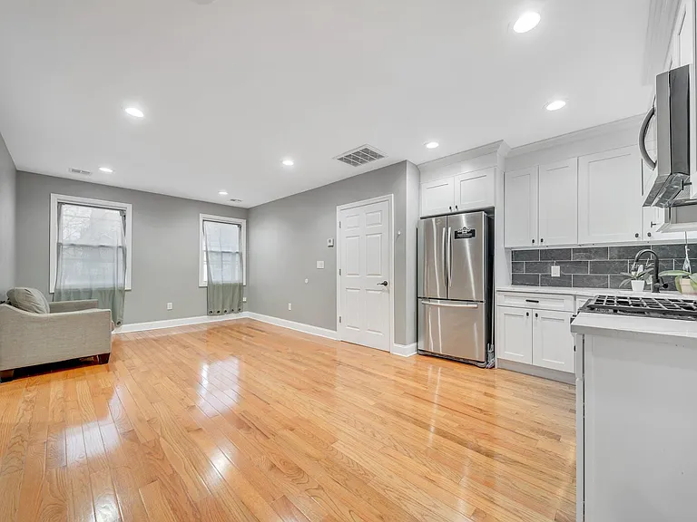 518 Summer St #2 — Photo 11