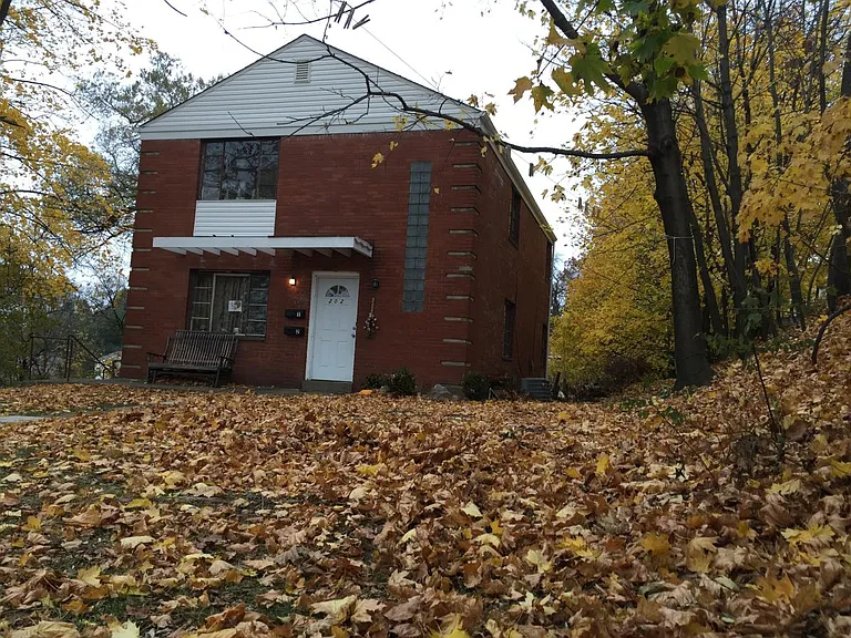 202 William St #2 — Photo 32